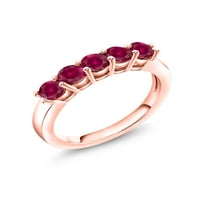 Gem Stone King 1. Ct Round Red Създаден Ruby 18K Rose Gold Сребърен 5-каменна сватбена лента пръстен